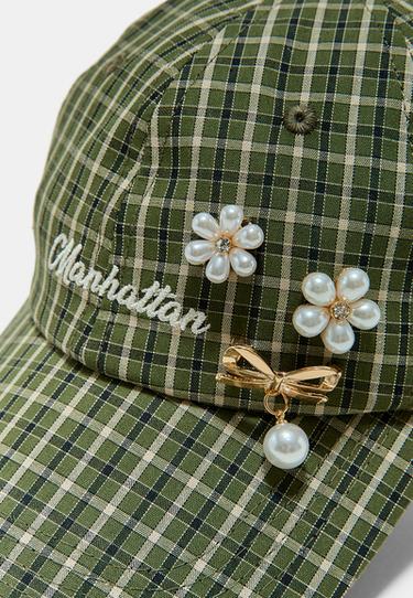 Checked cap with brooches — Khaki 5