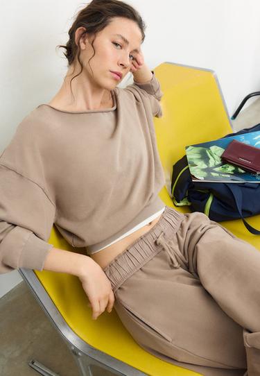 Yıkanmış görünümlü kısa sweatshirt - Görsel 8