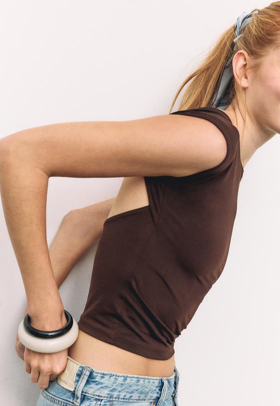 camiseta espalda descubierta