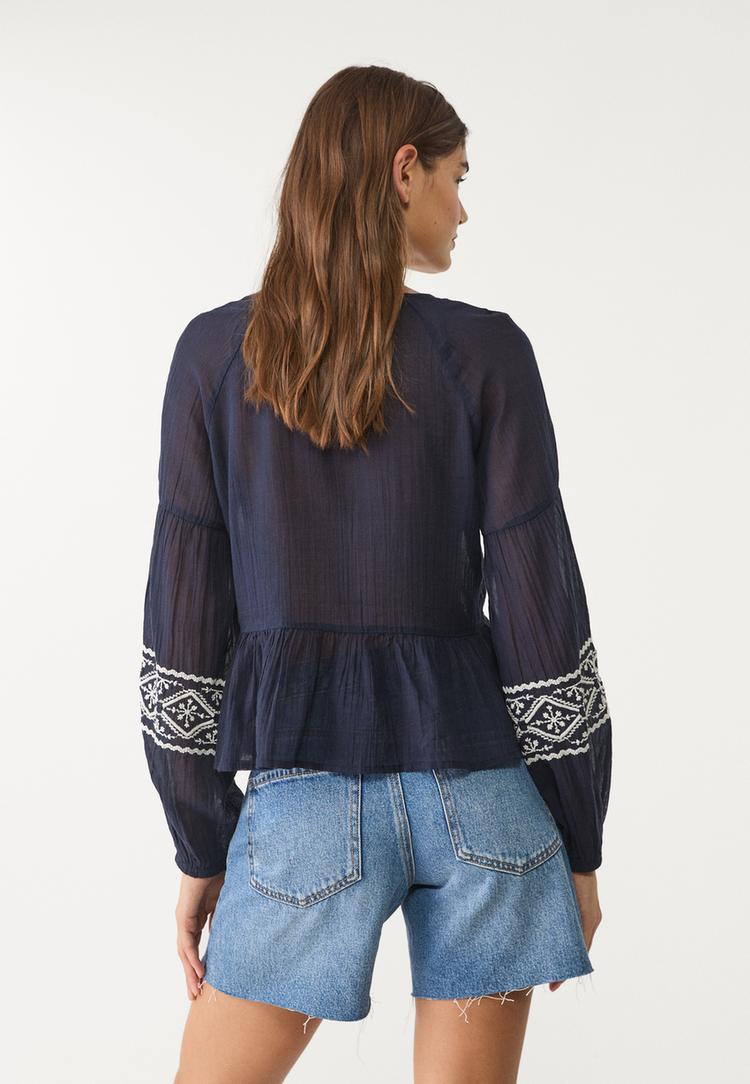 blusa fluida bordados