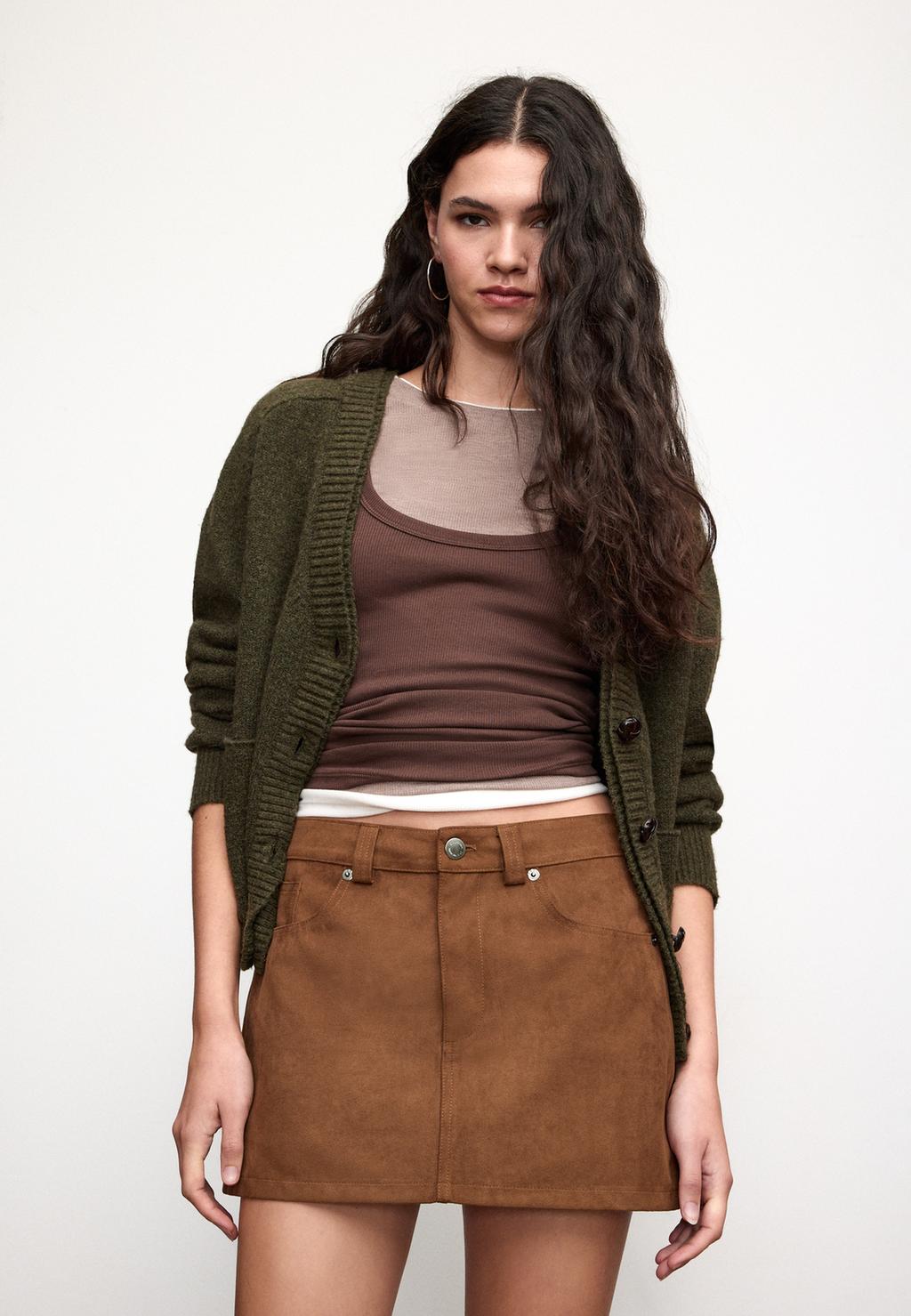 D62 מכנסי חצאית דמוי זמש