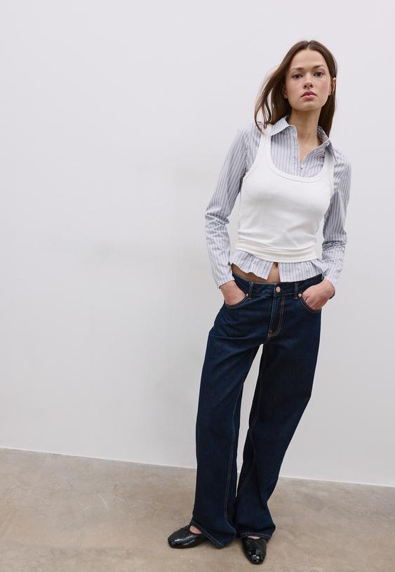 camisa ajustada bajo pecho