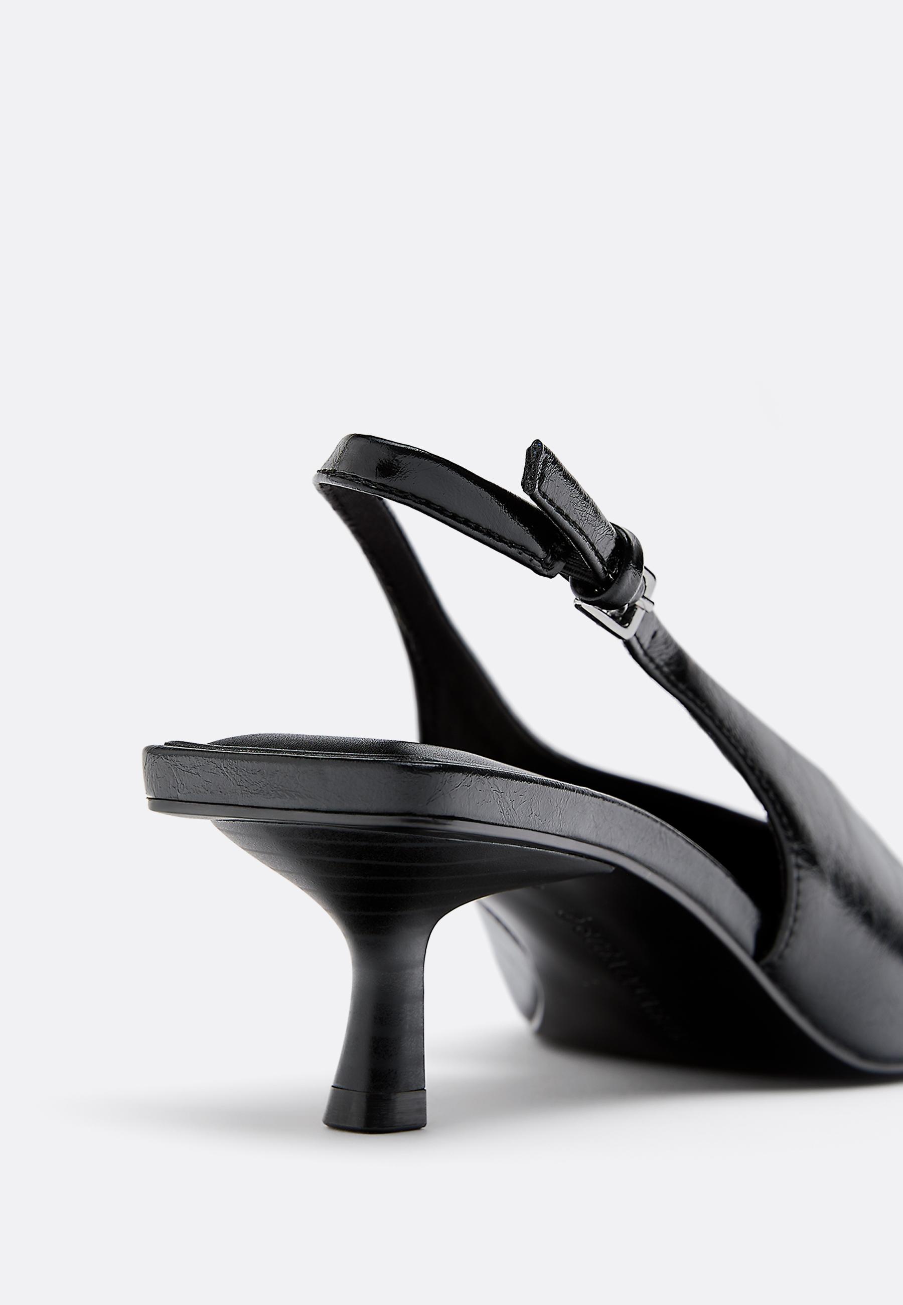 V-neck kitten heel shoes — BLACK
