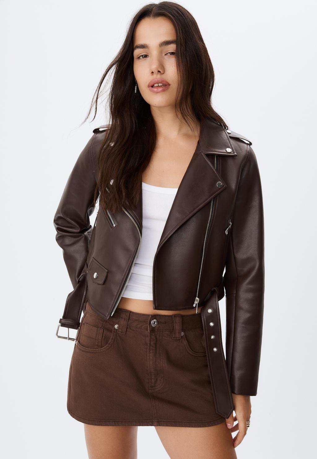 Cazadora biker con cinturón efecto piel