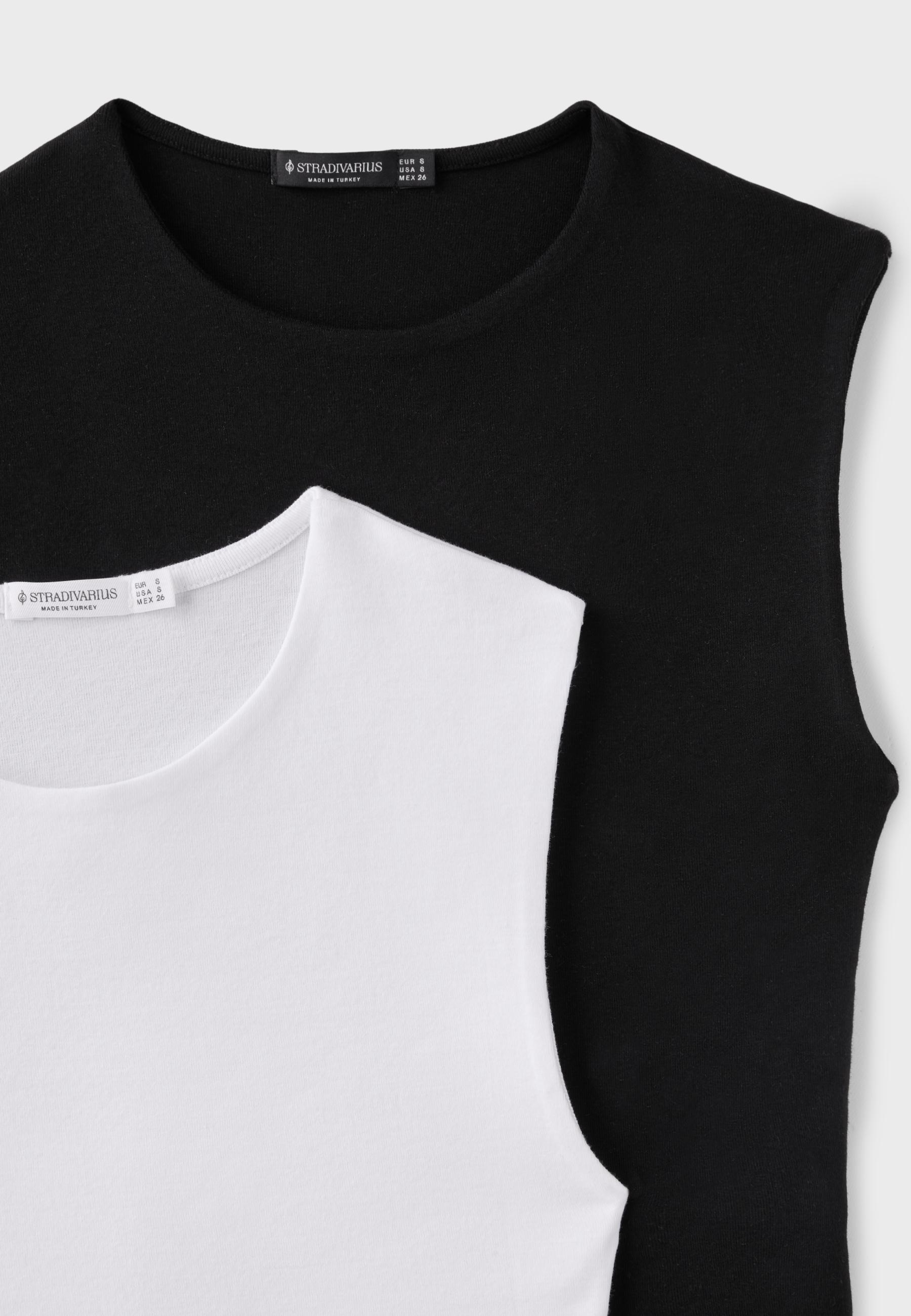 2-pack of basic sleeveless T-shirts