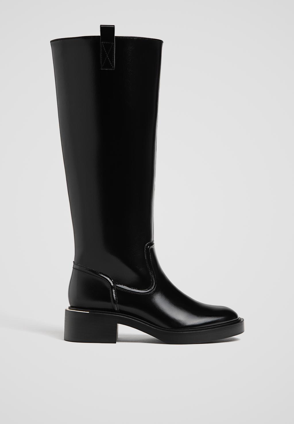 Flat equestrian-style boots