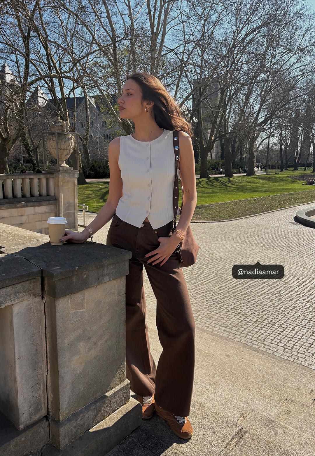 Regular buttoned waistcoat — Ecru