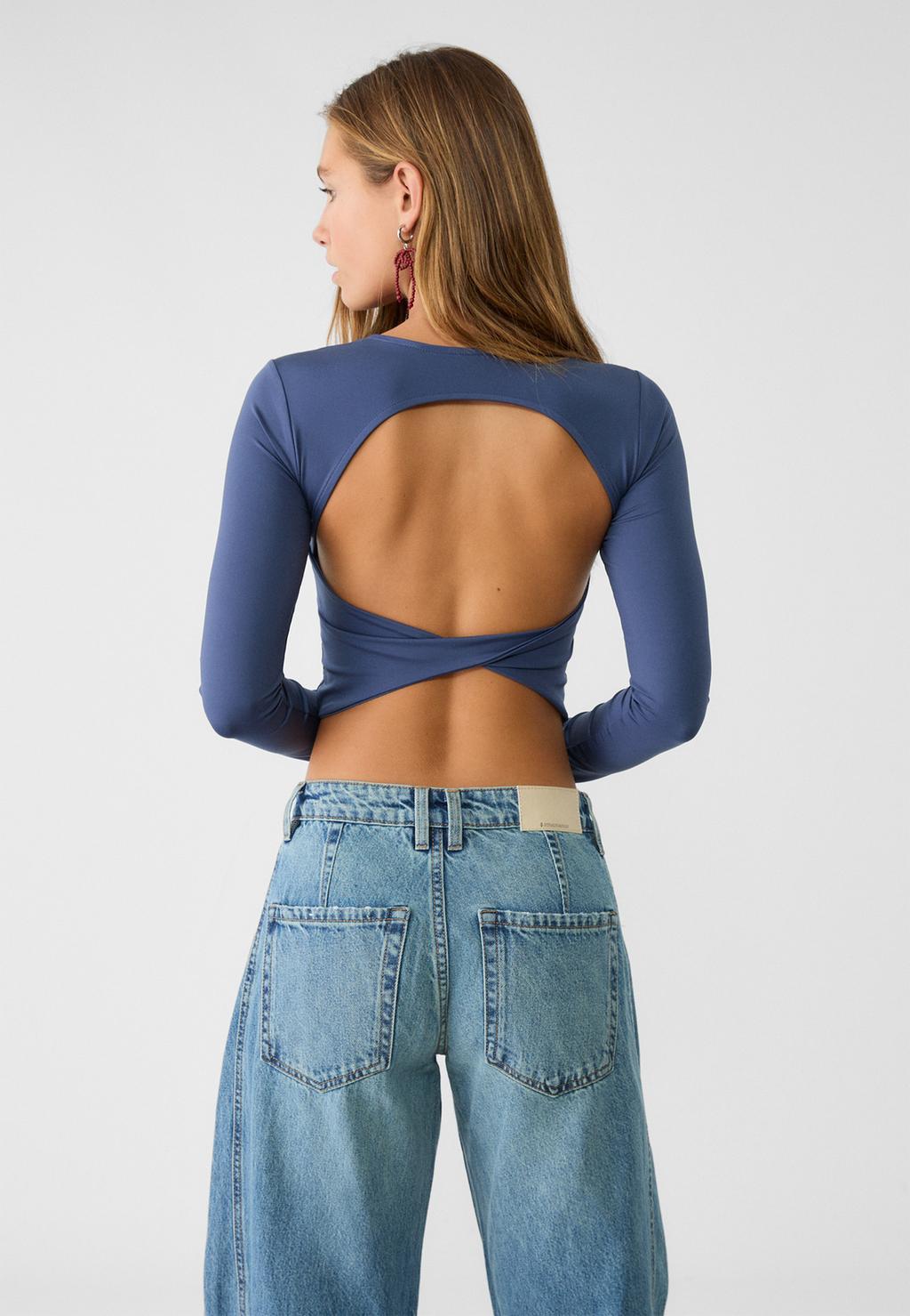 Cropped T-shirt with open back