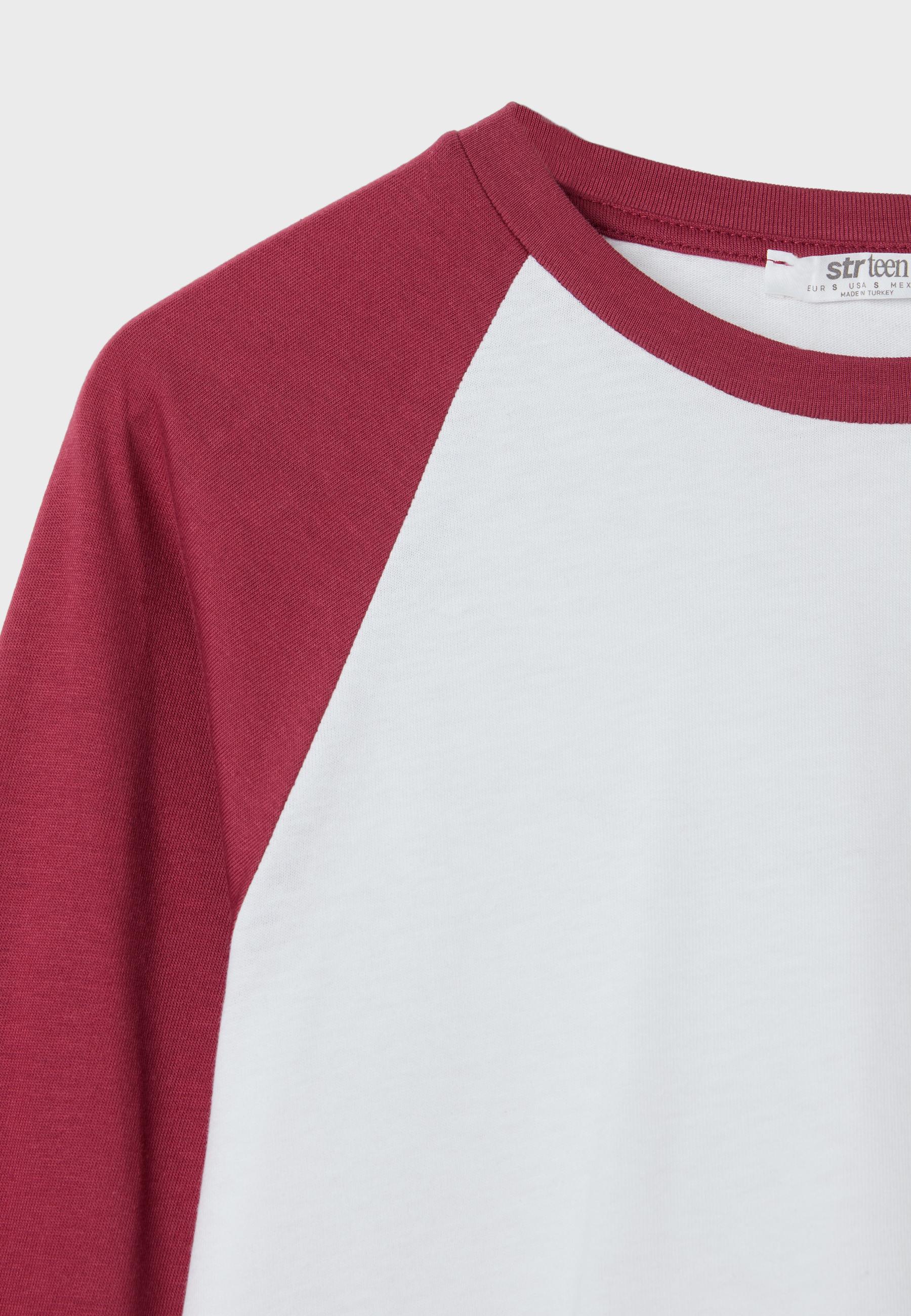 Baseball-style long sleeve T-shirt — Dark red