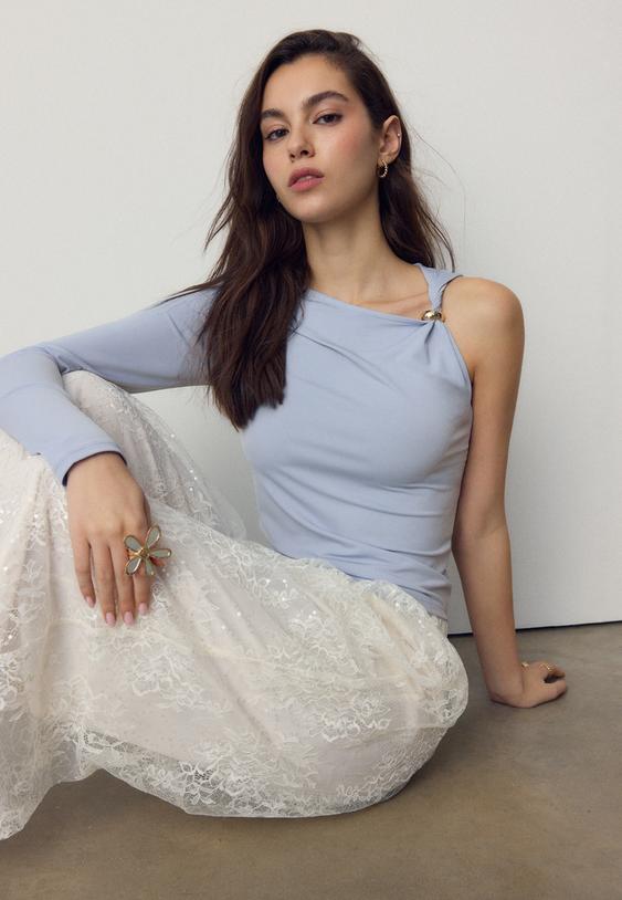 Stradivarius T-Shirt Asymétrique Boucle Métallique Bleu Ciel M