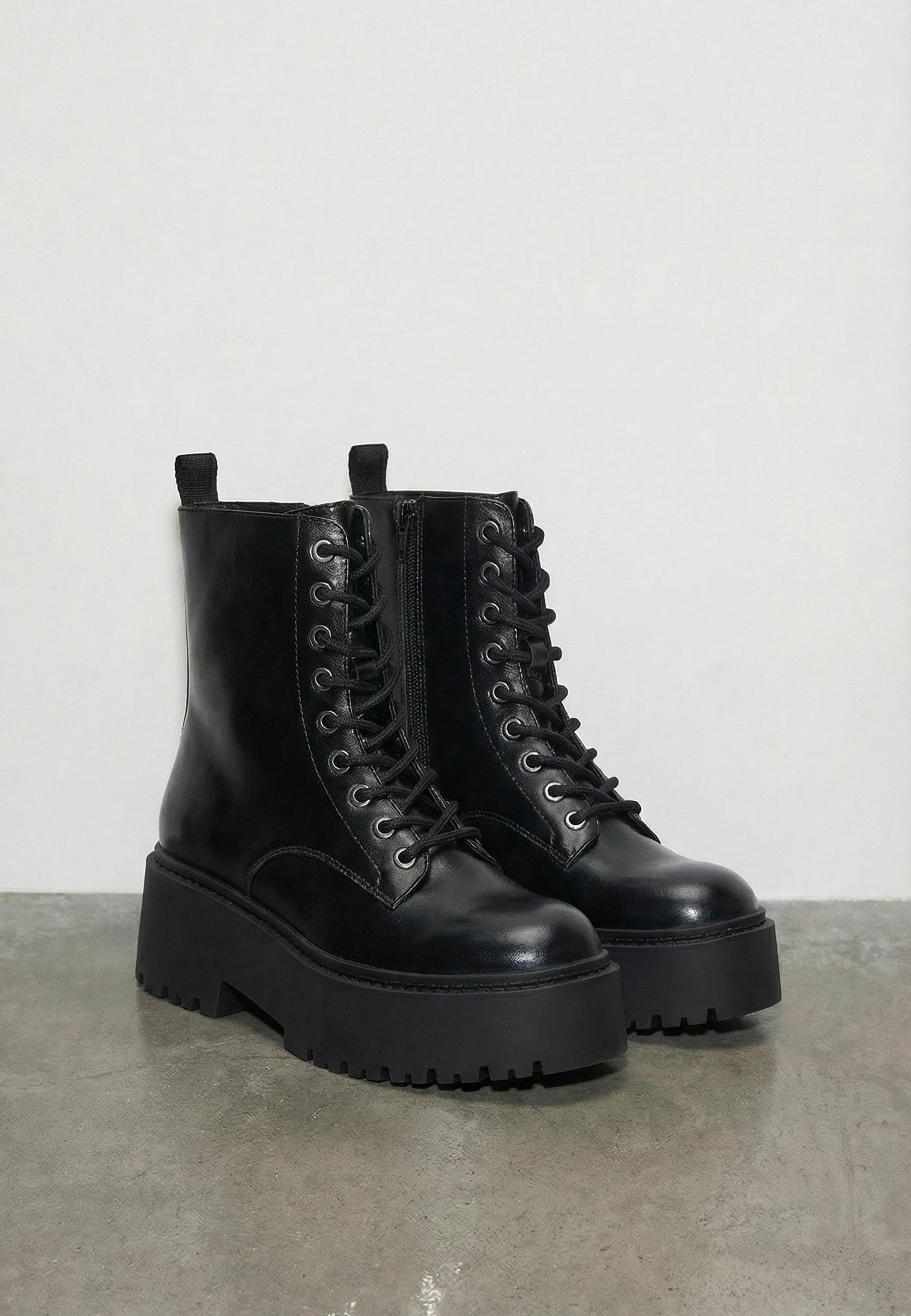 Flat lace-up ankle boots — BLACK 