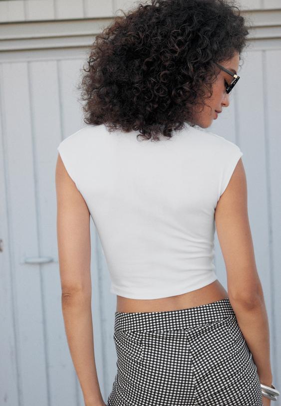 tshirt crop de manga curta