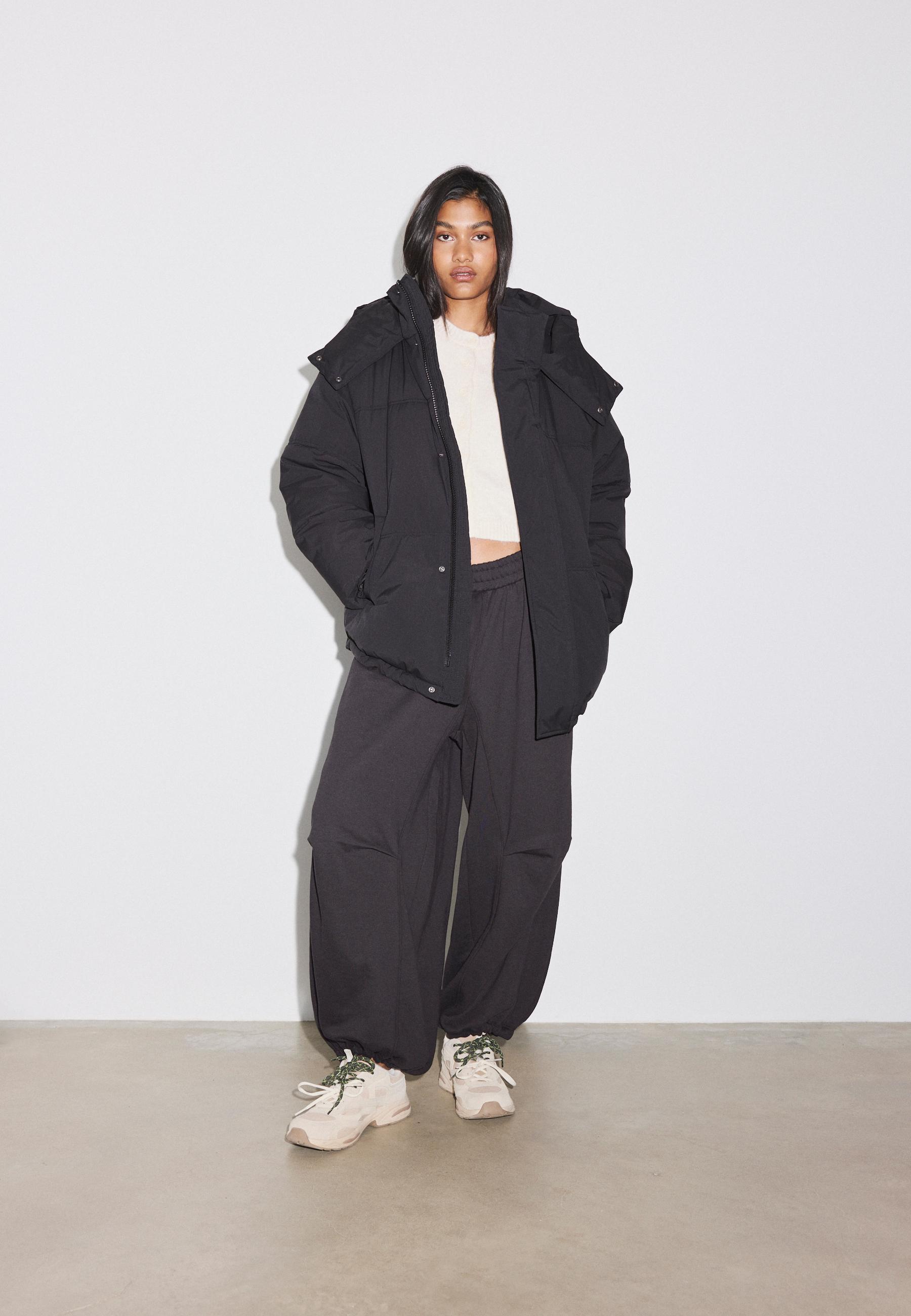 Stradivarius Oversize Καπιτονέ Τζάκετ Με Κουκούλα Μαύρο Xs