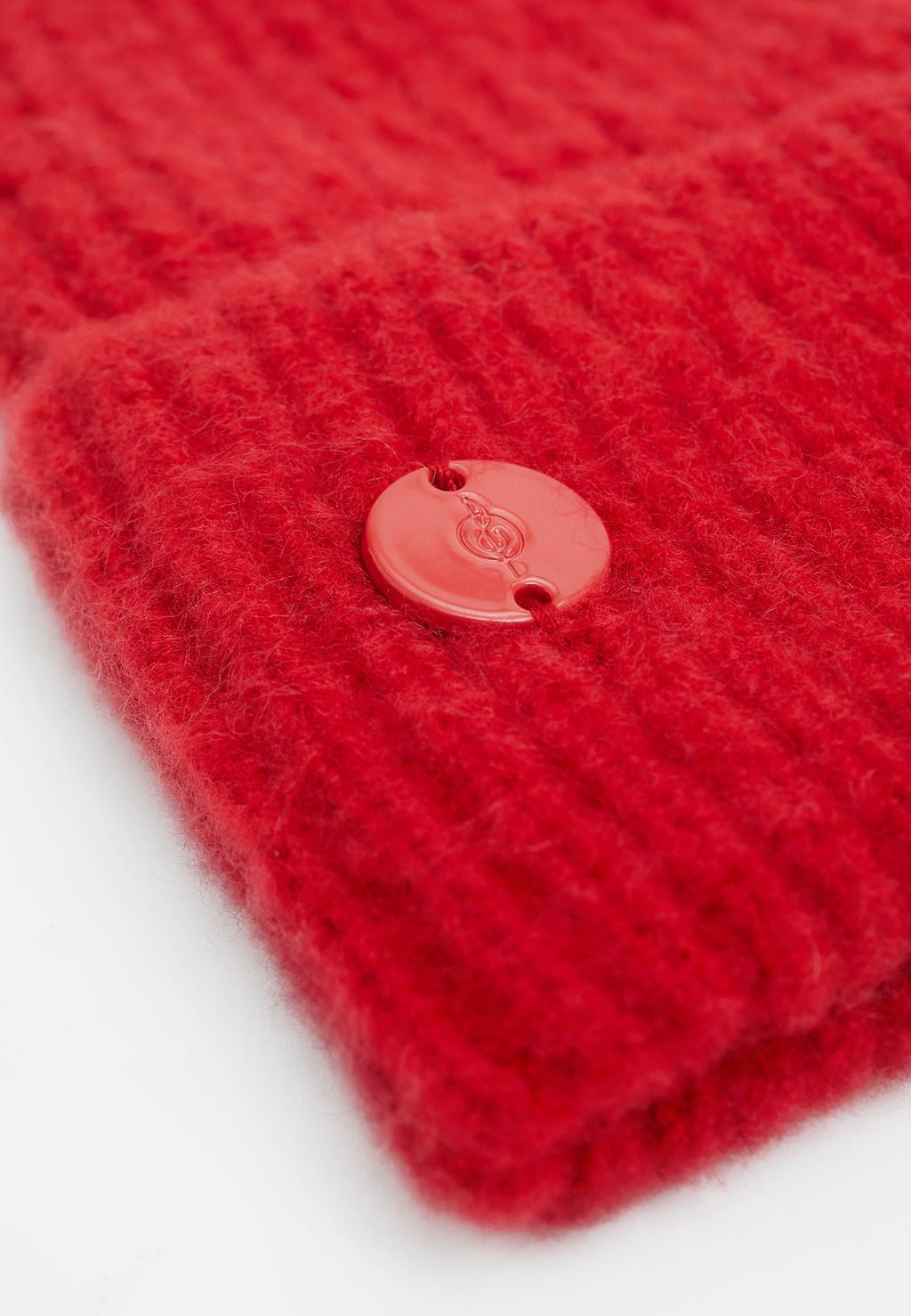 Bonnet en maille côtelée avec plaque