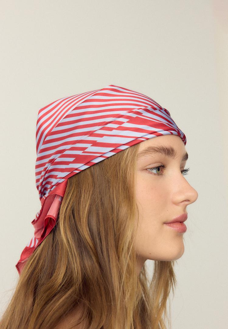 Stradivarius Συνδυαστικο Φουλαρι Με Ριγες Κόκκινο Os φωτογραφία