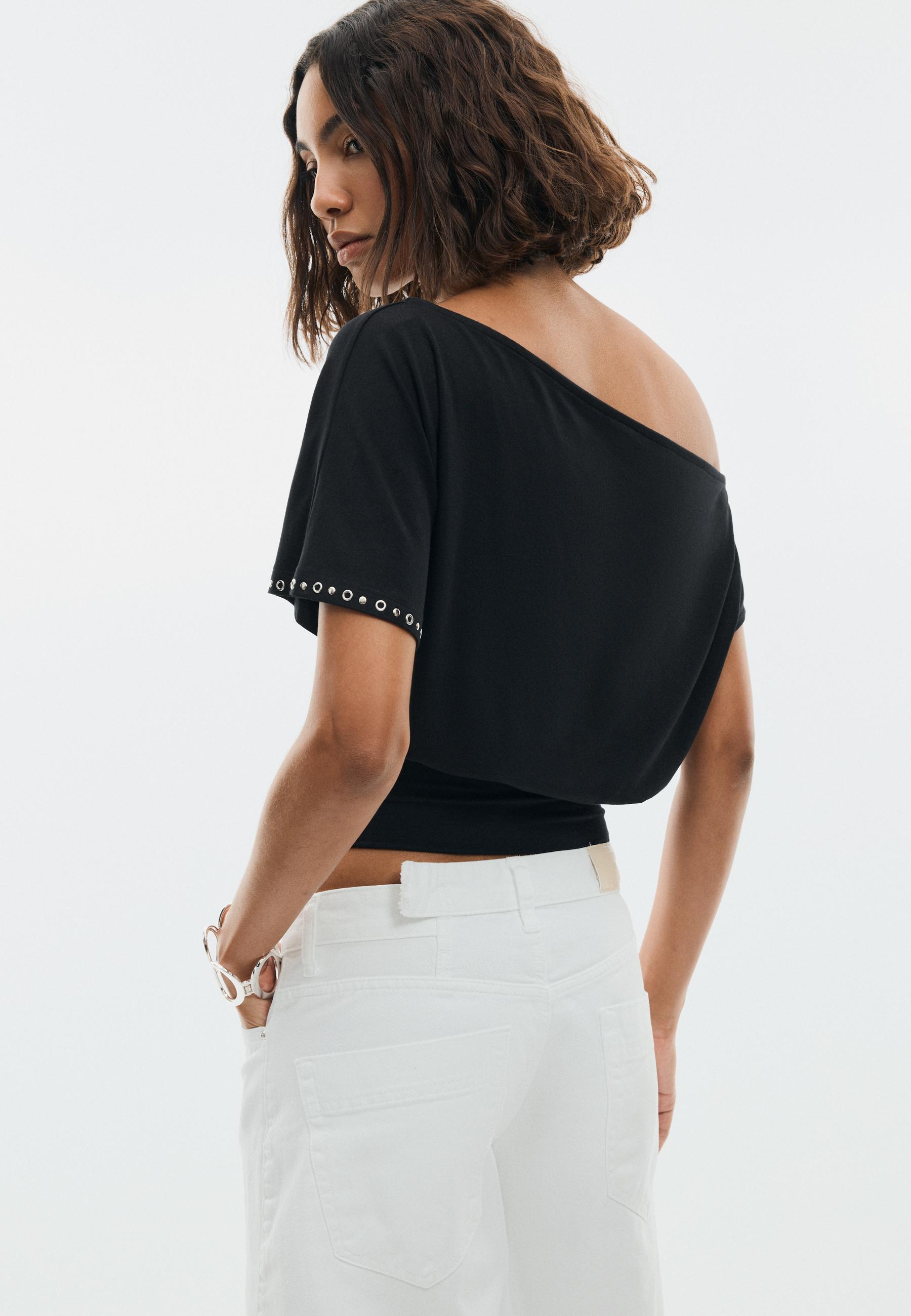 Asymmetric stud T-shirt — Black