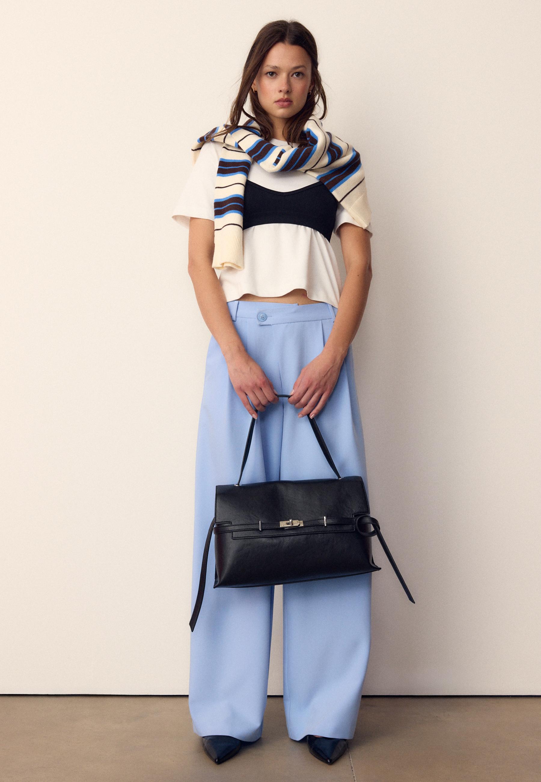 Lady's shoulder bag with metal clasp - Women's fashion