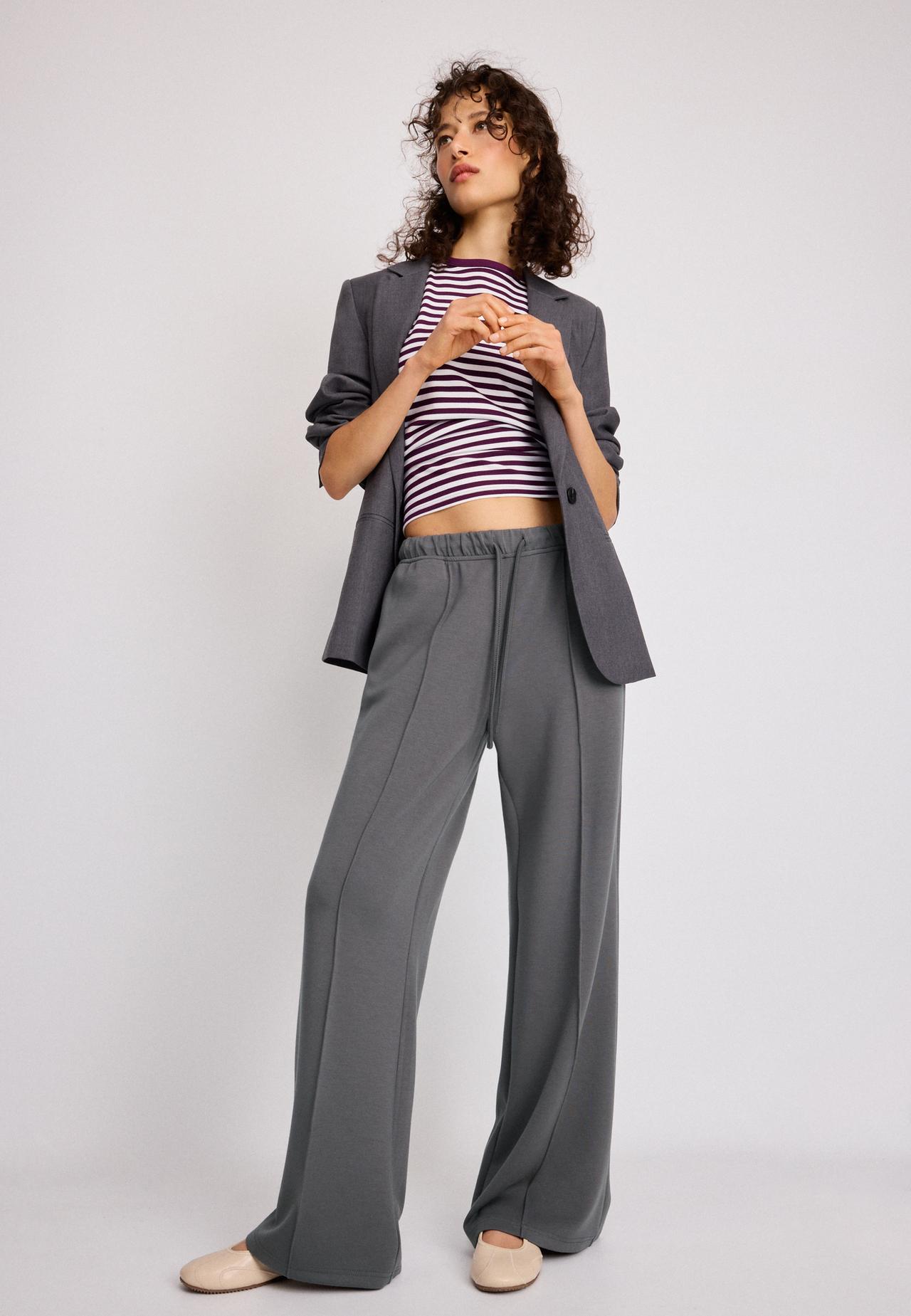 Soft-touch wide-leg jogger trousers with pin tuck — Grey