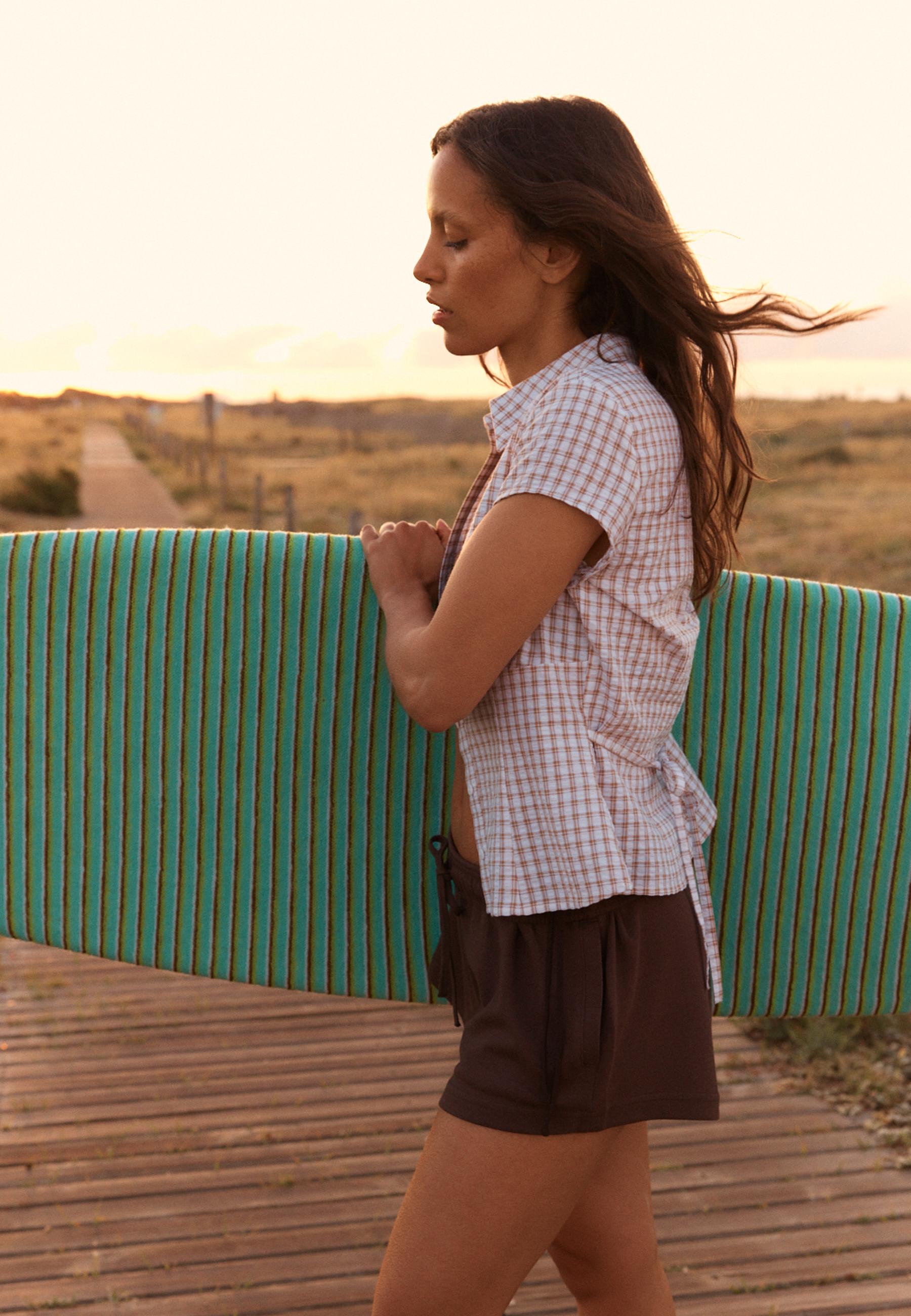Turn-up waist mini shorts — Brown