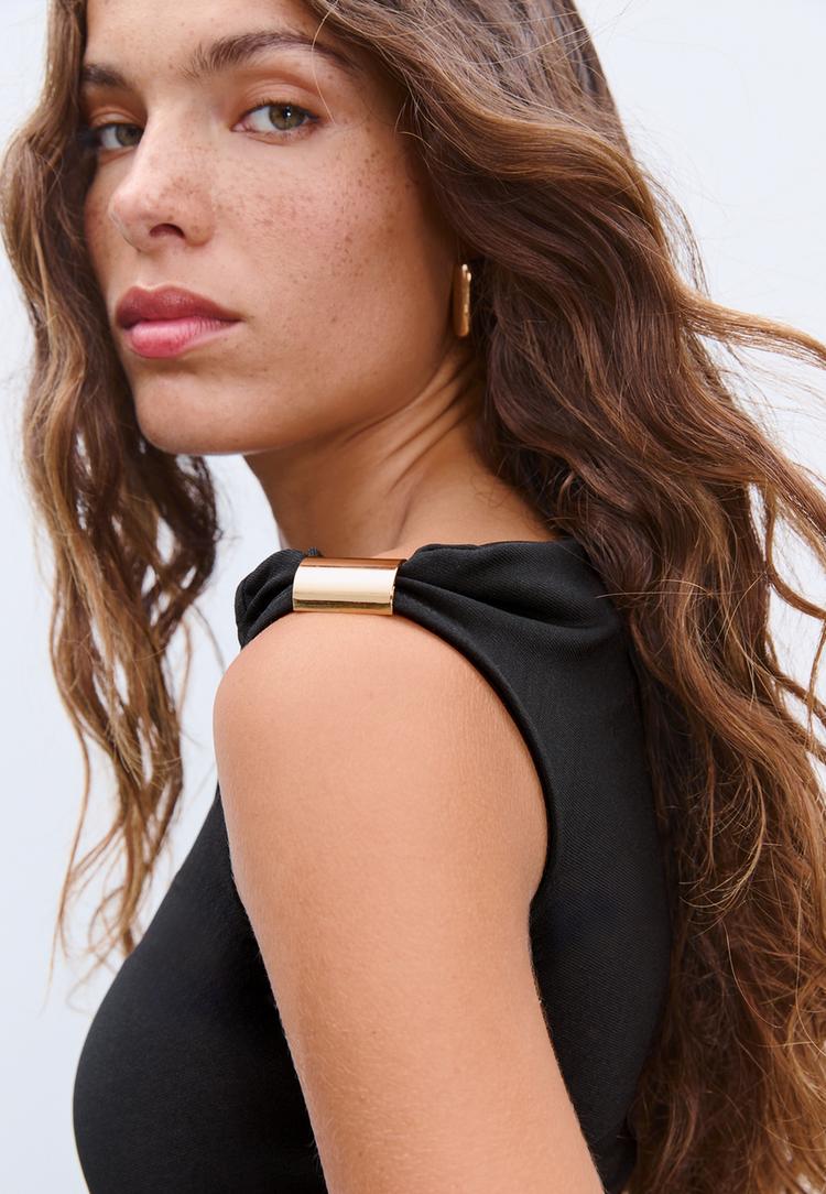 top asimetrico anilla metalica