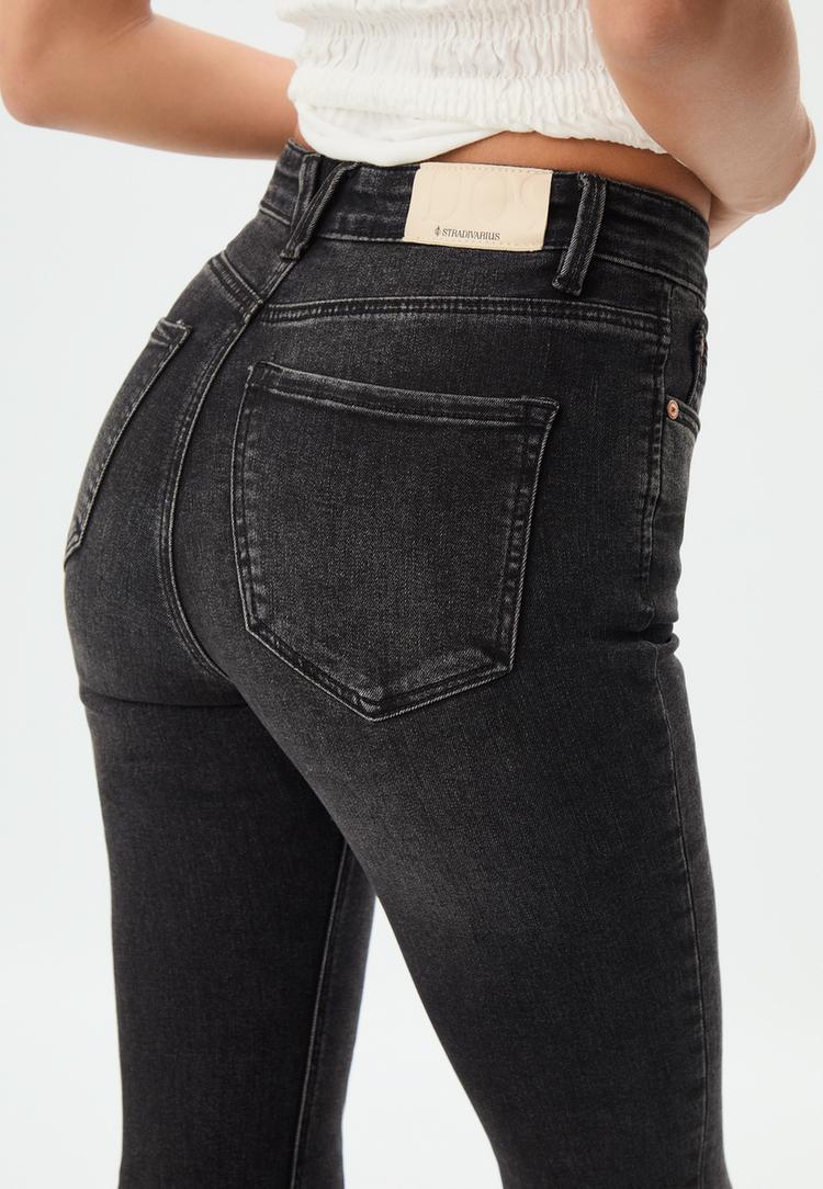 d09-skinny-jeans-mit-sehr-hohem-bund
