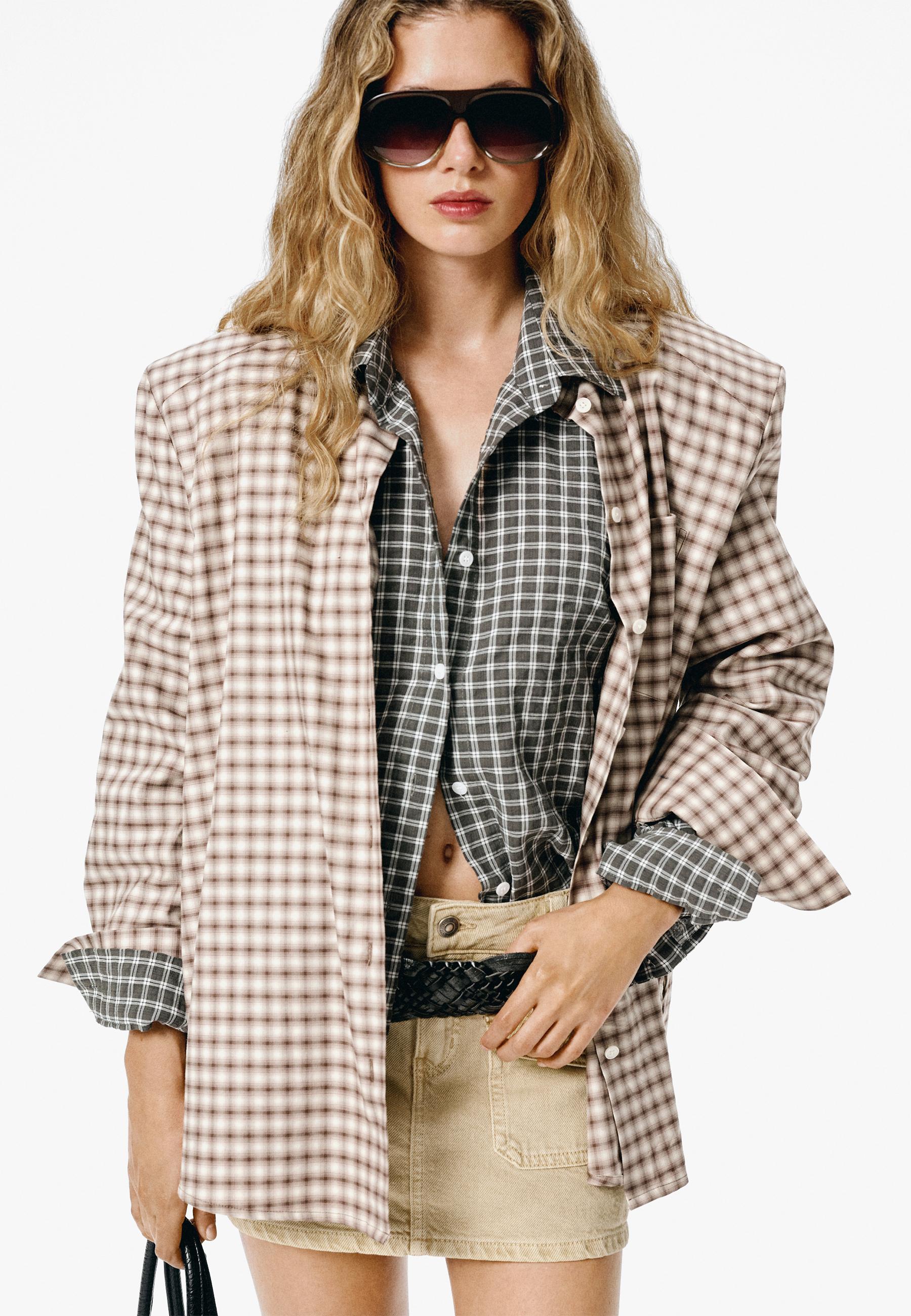 Stradivarius Basic dar kesim gömlek görsel 8