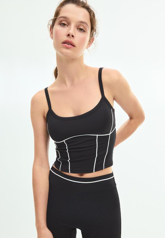 top cropped con dettaglio piping