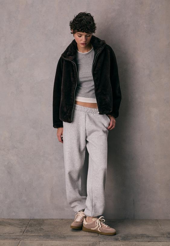 jacke-aus-kunstfell-mit-stehkragen