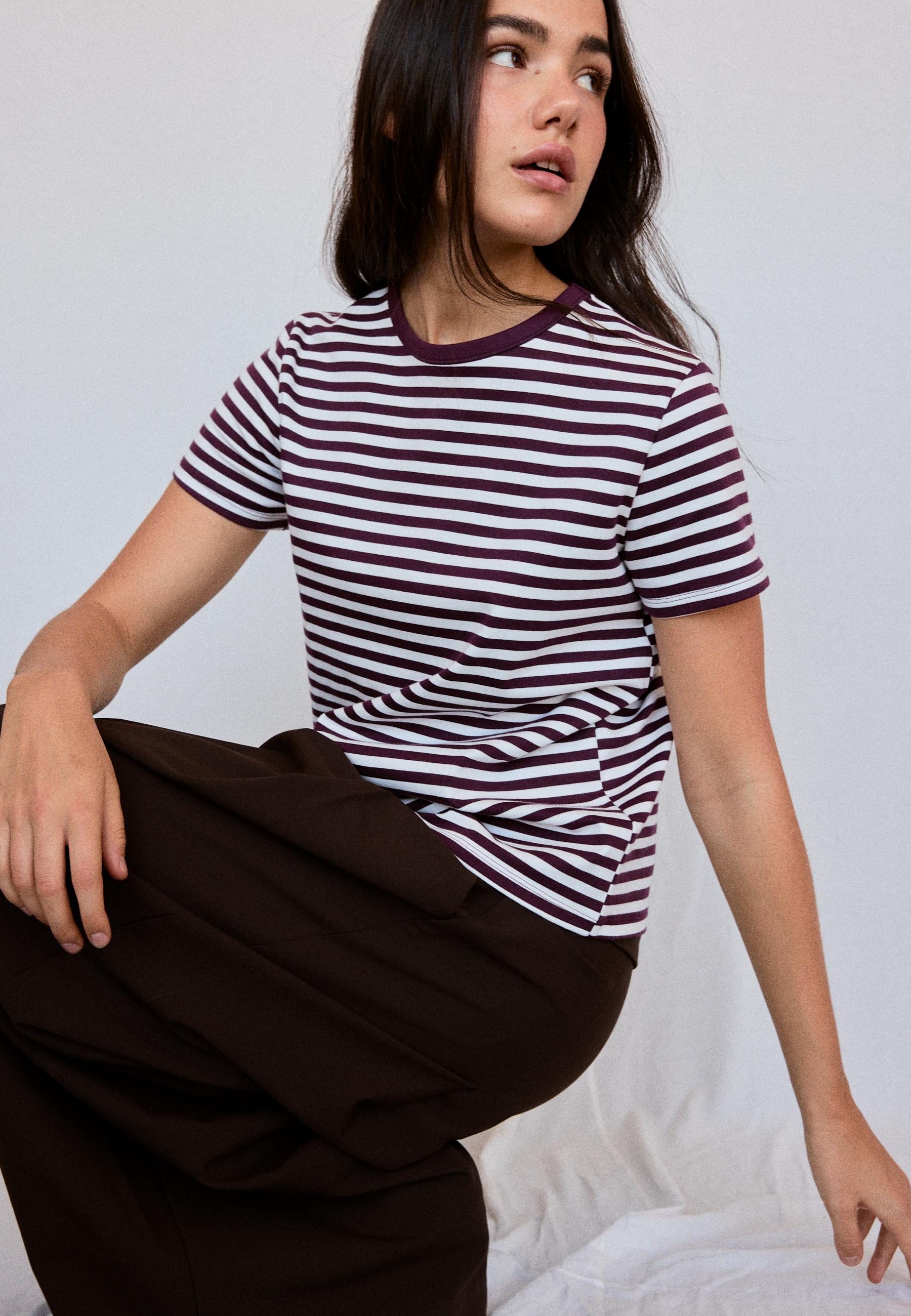 Stradivarius Βασική Ριγέ Μπλούζα Regular Fit B02 Με Απαλή Υφή Σκούρο Μωβ L
