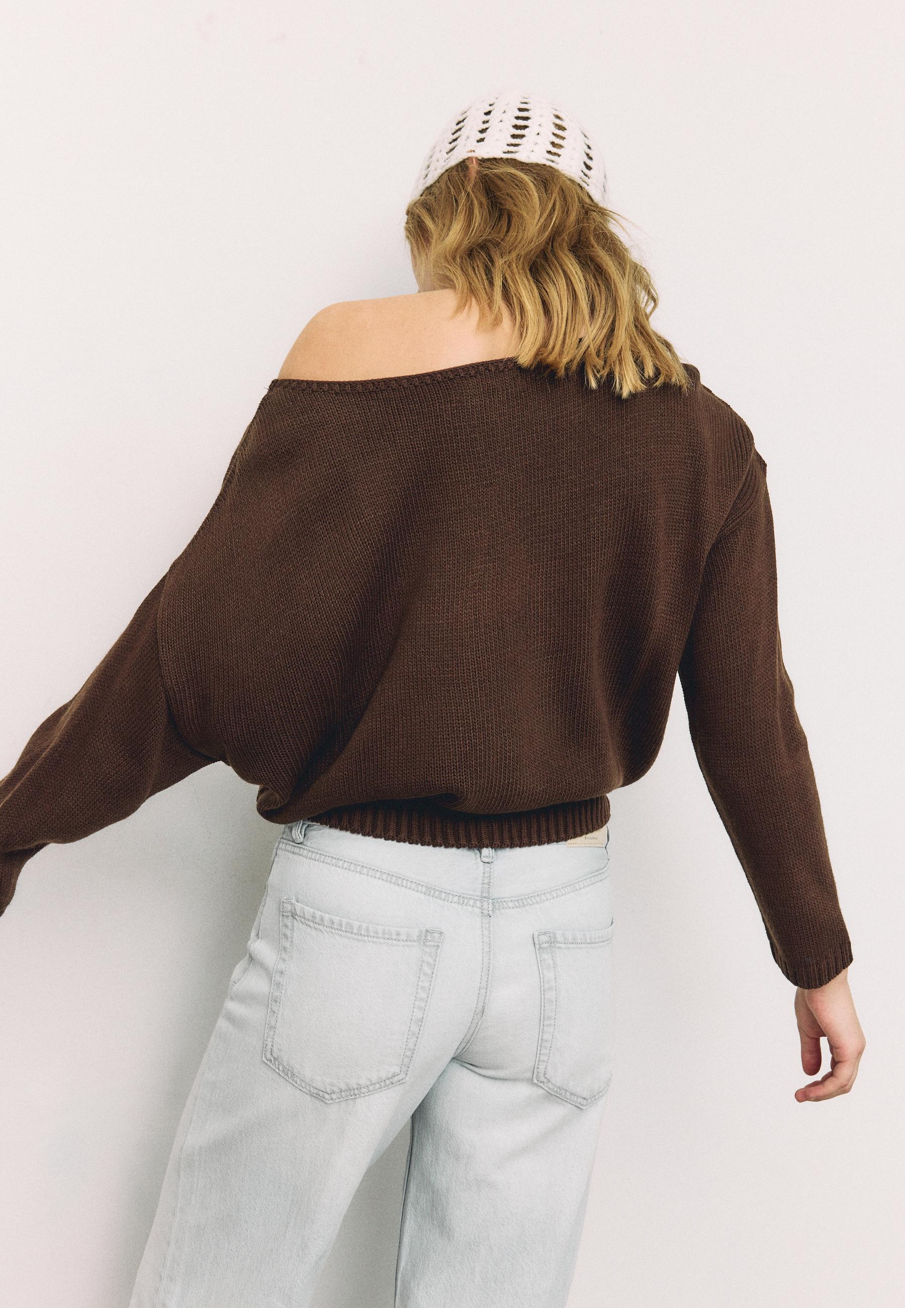 Asymmetric star knit jumper — Brown
