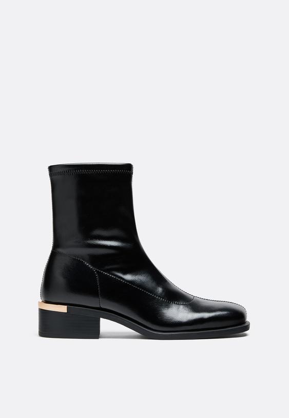Stradivarius Φλατ Μποτίνια Με Μεταλλική Λεπτομέρεια Μαύρο 41