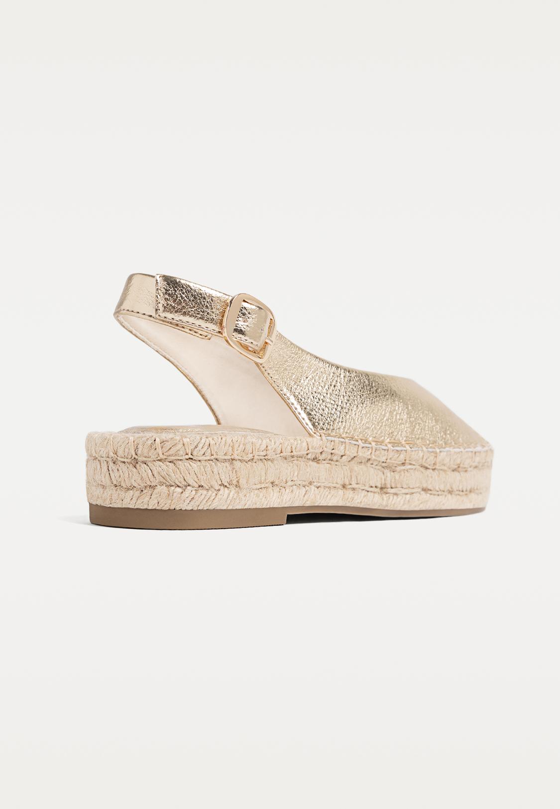 Alpargatas destalonadas metalizadas Stradivarius Honduras