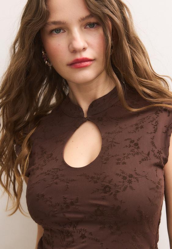 kurzes-kleid-im-qipaostil