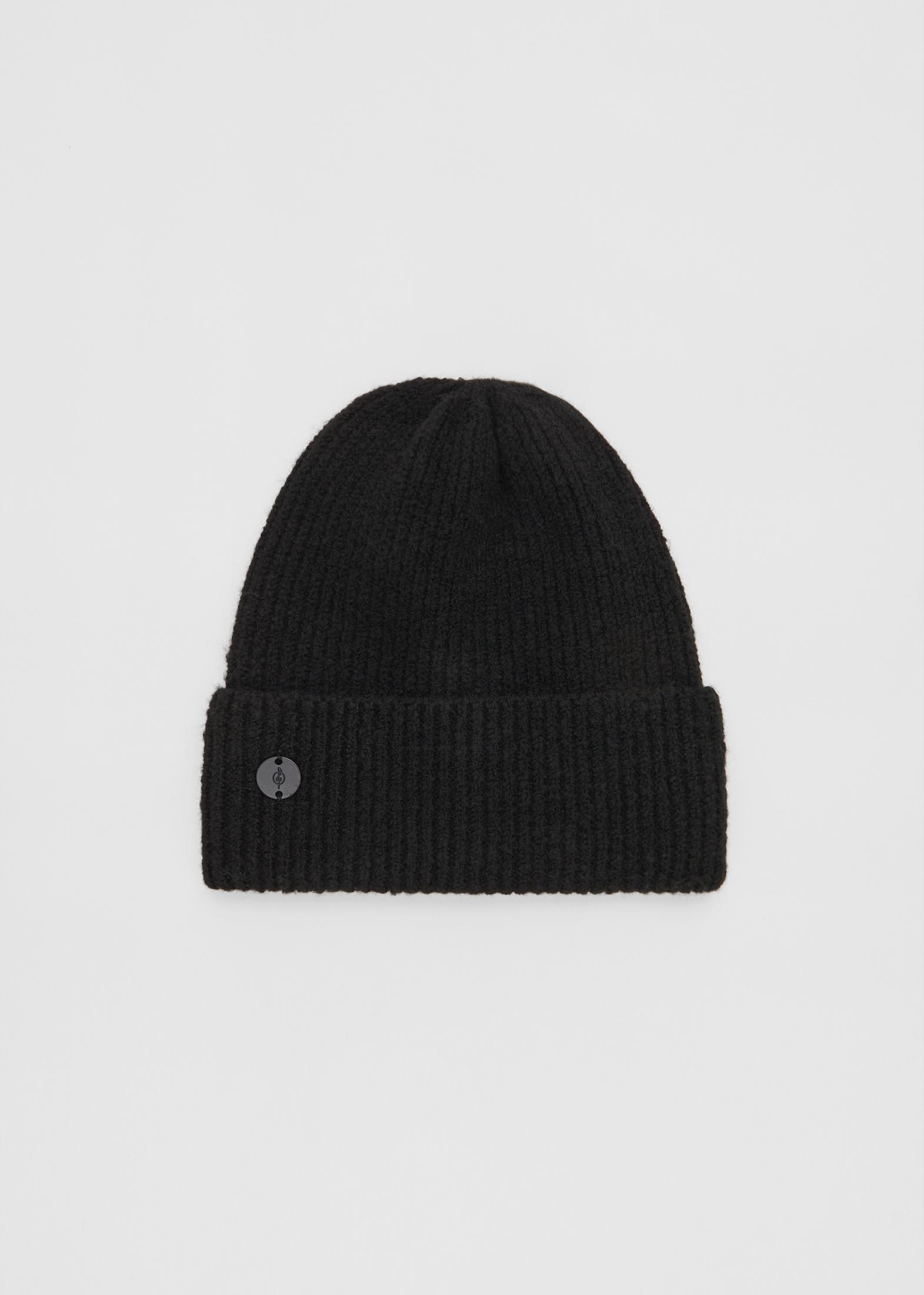 Basic beanie with plaque detail — Black