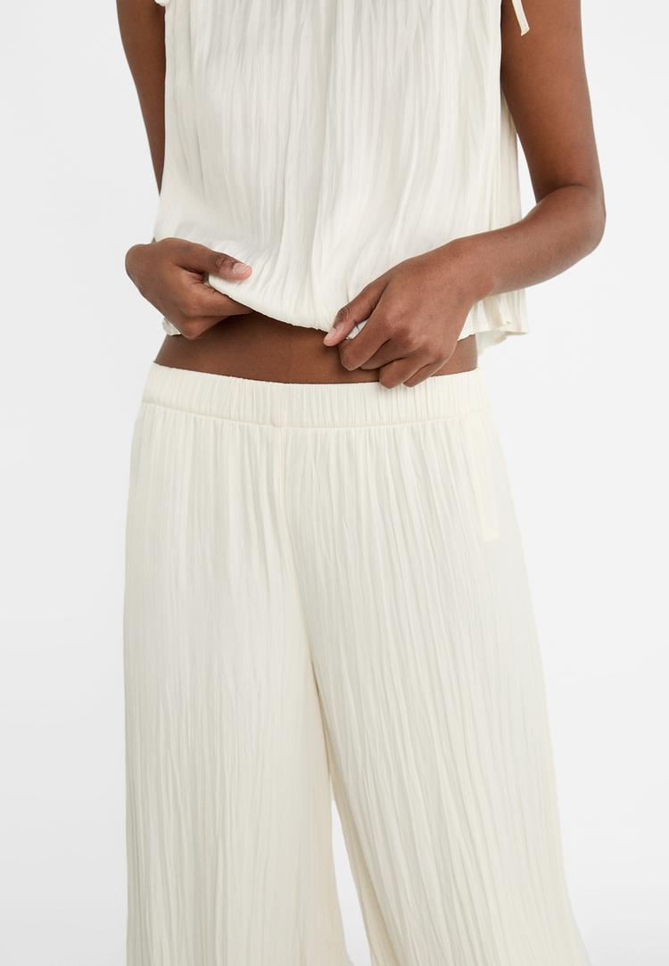 pantalon culotte fluido satinado textura