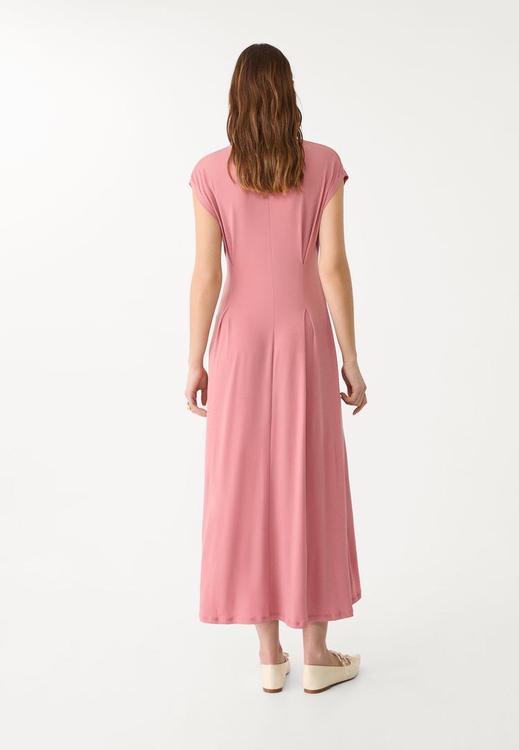 vestido midi pliegues manga corta