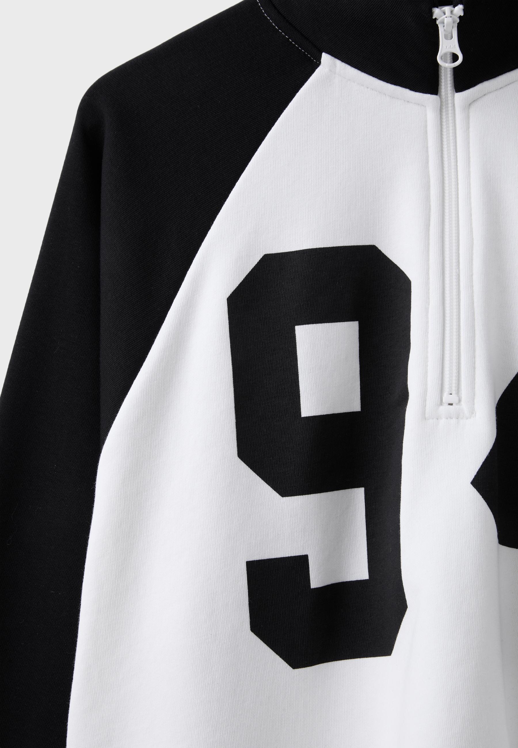 Raglan Sleeve Sweatshirt — Black