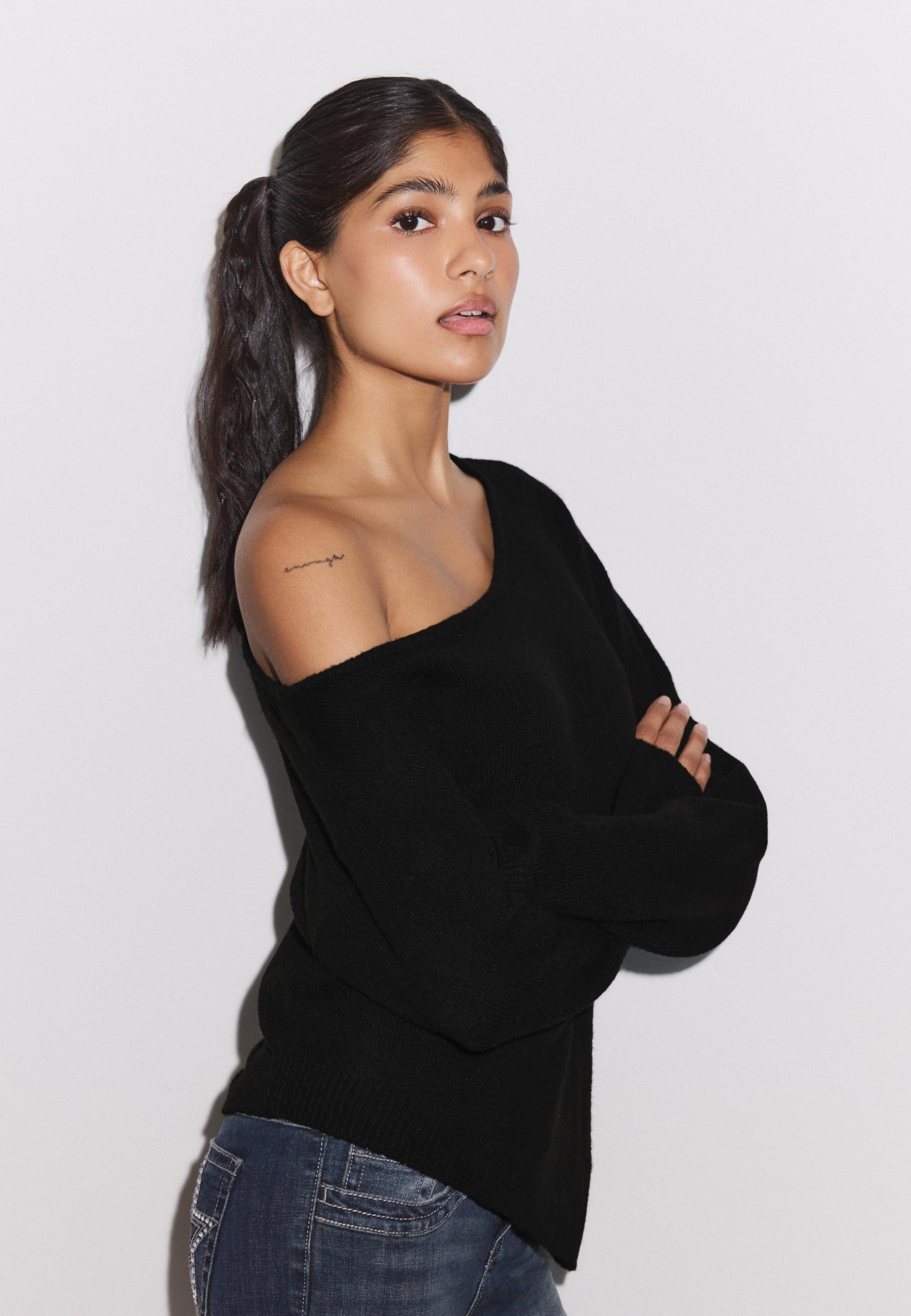 Asymmetric knit sweater — Black