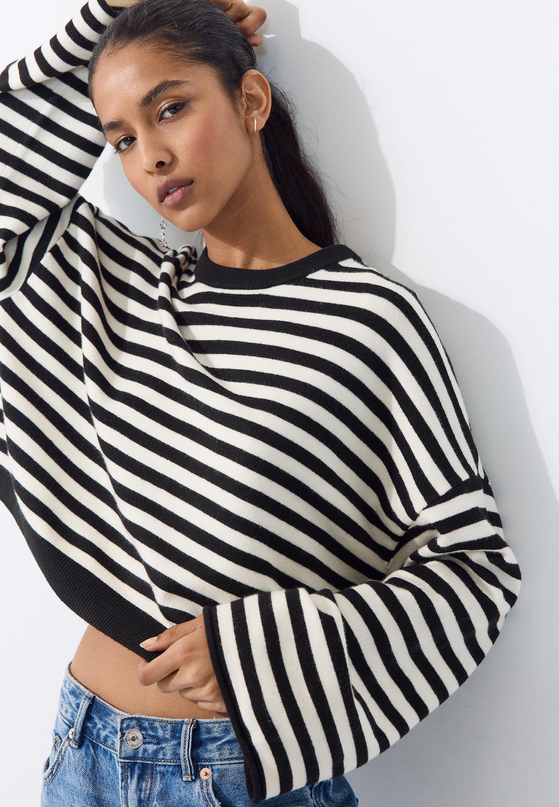 Wide sleeve cropped knit jumper — Black