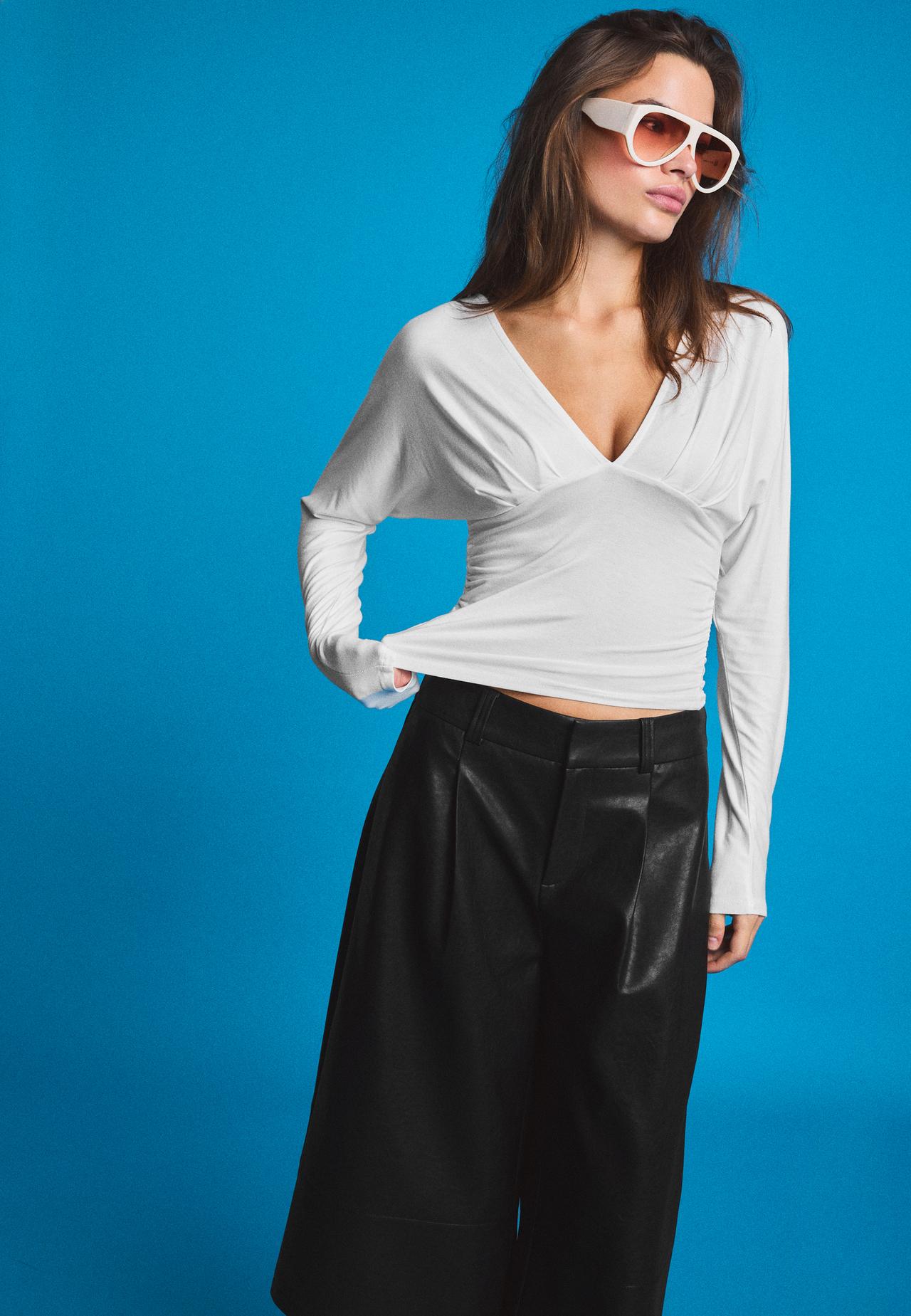 Long sleeve V-neck T-shirt — Ecru