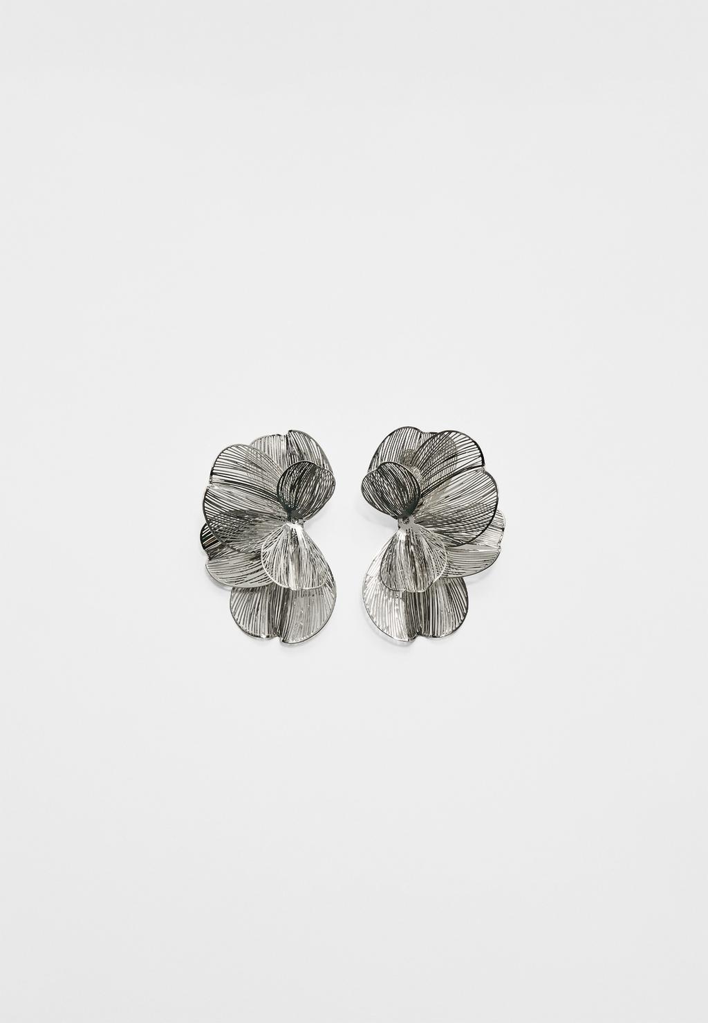 Textured flower fan earrings