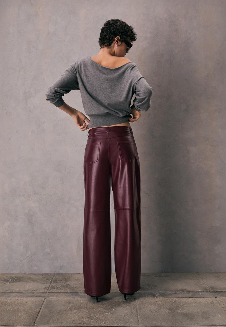 pantalon straight efecto piel textura