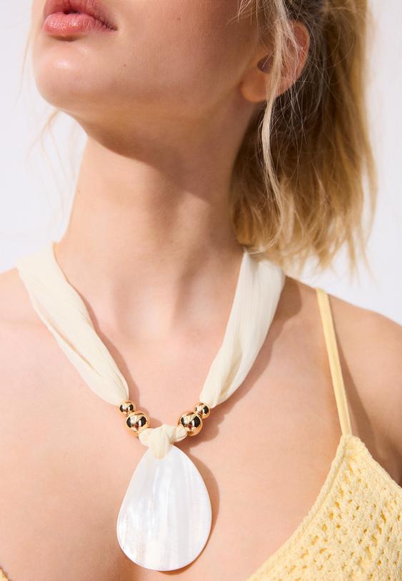 collar tejido efecto nacar