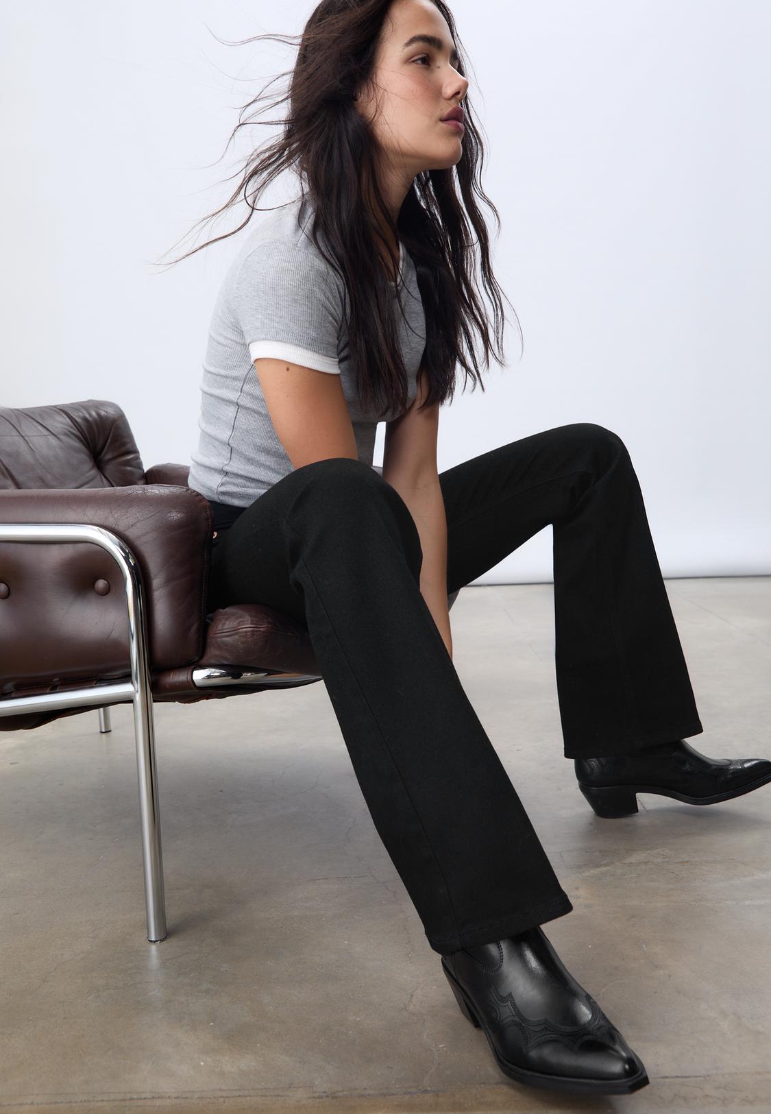 D67 slim fit boot-cut jeans Women's fashion Stradivarius