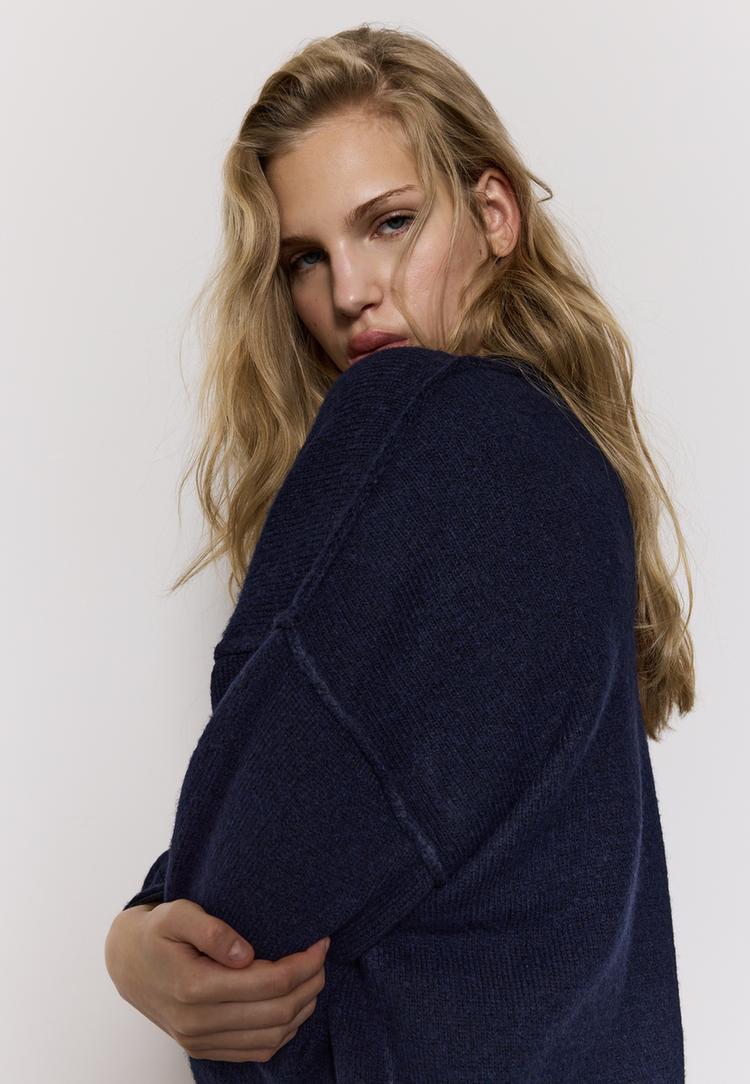 strickpullover-mit-rundausschnitt