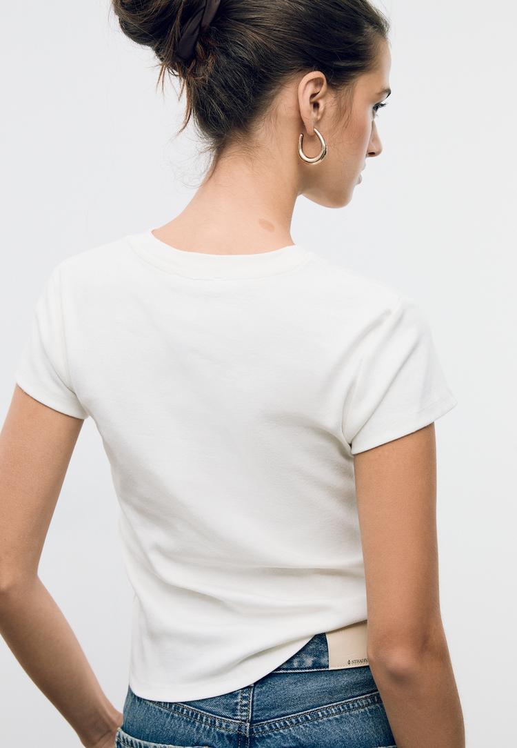 figurbetontes-glitzer-t-shirt