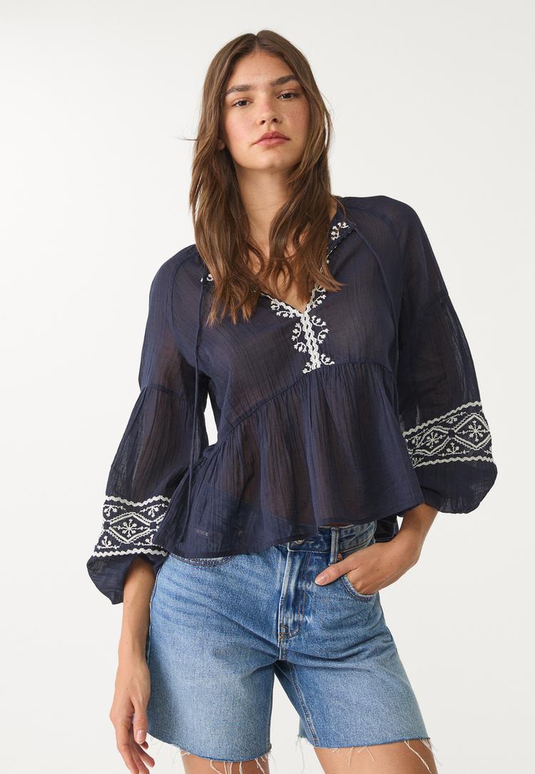 blusa fluida bordados
