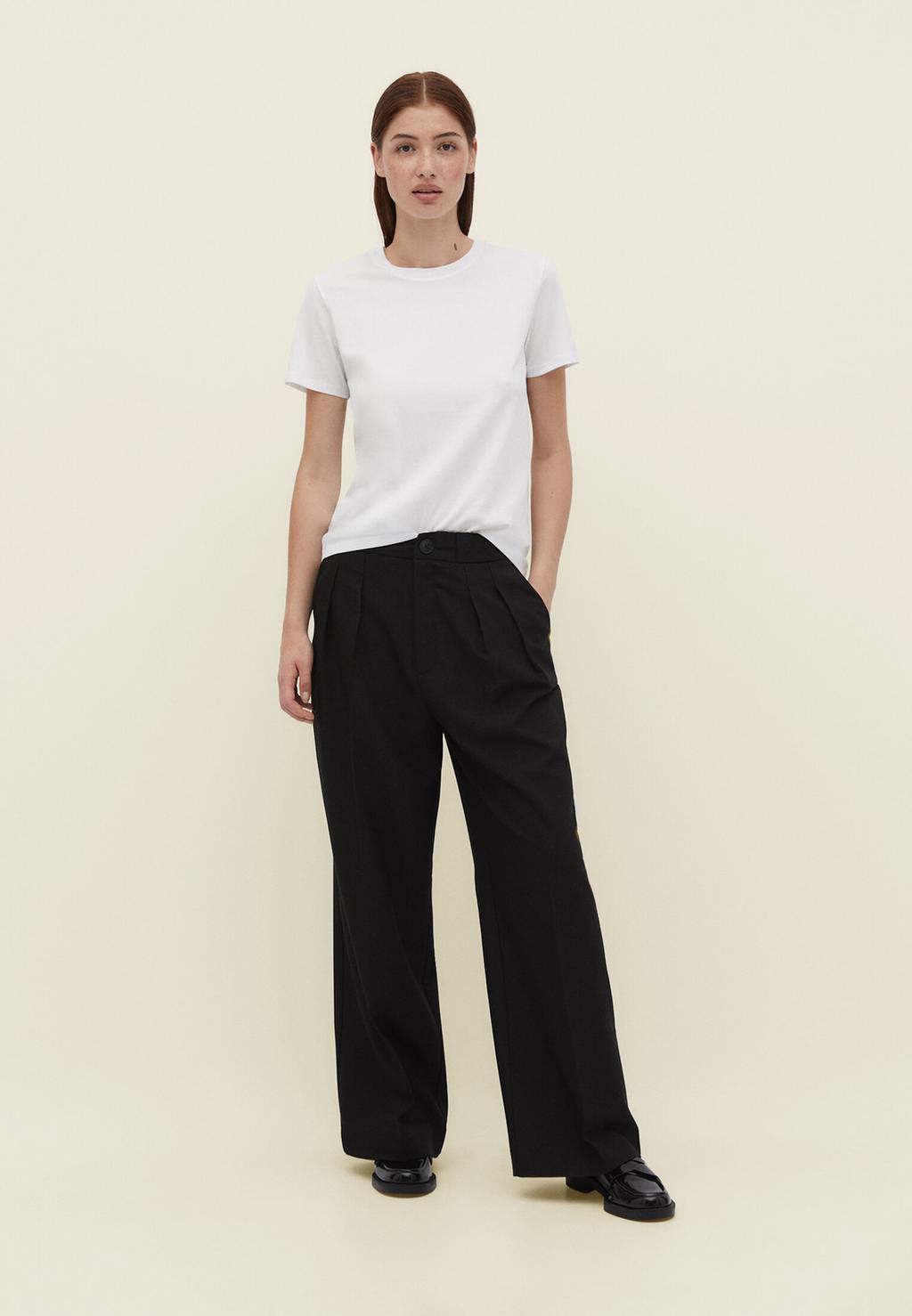 Camiseta básica regular fit cuello redondo