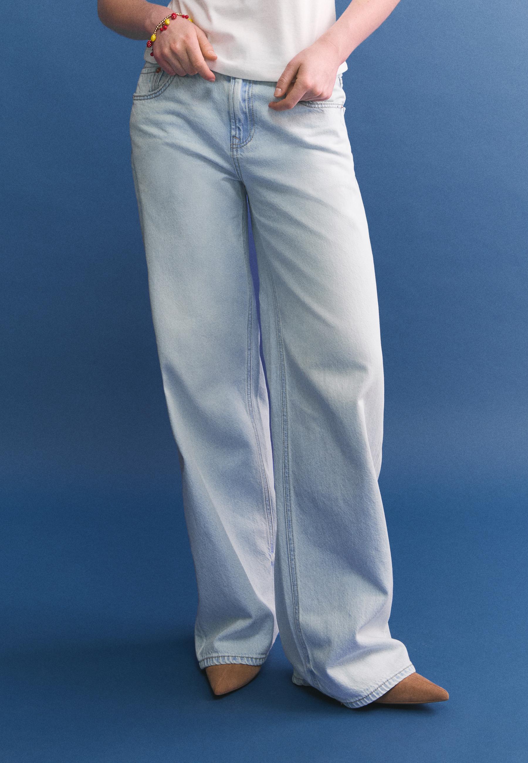 D91 Low wide-leg jeans — LIGHT BLEACH