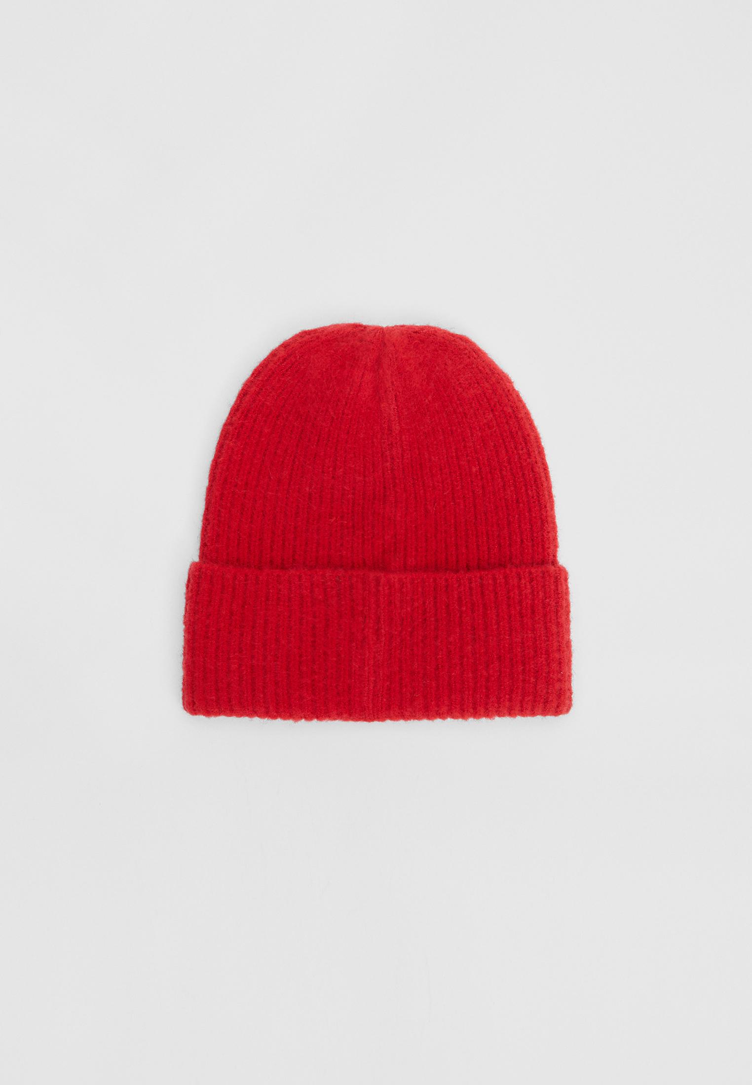 Basic beanie with plaque detail — Red